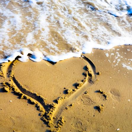 sand heart at the beach, Nikon D5100